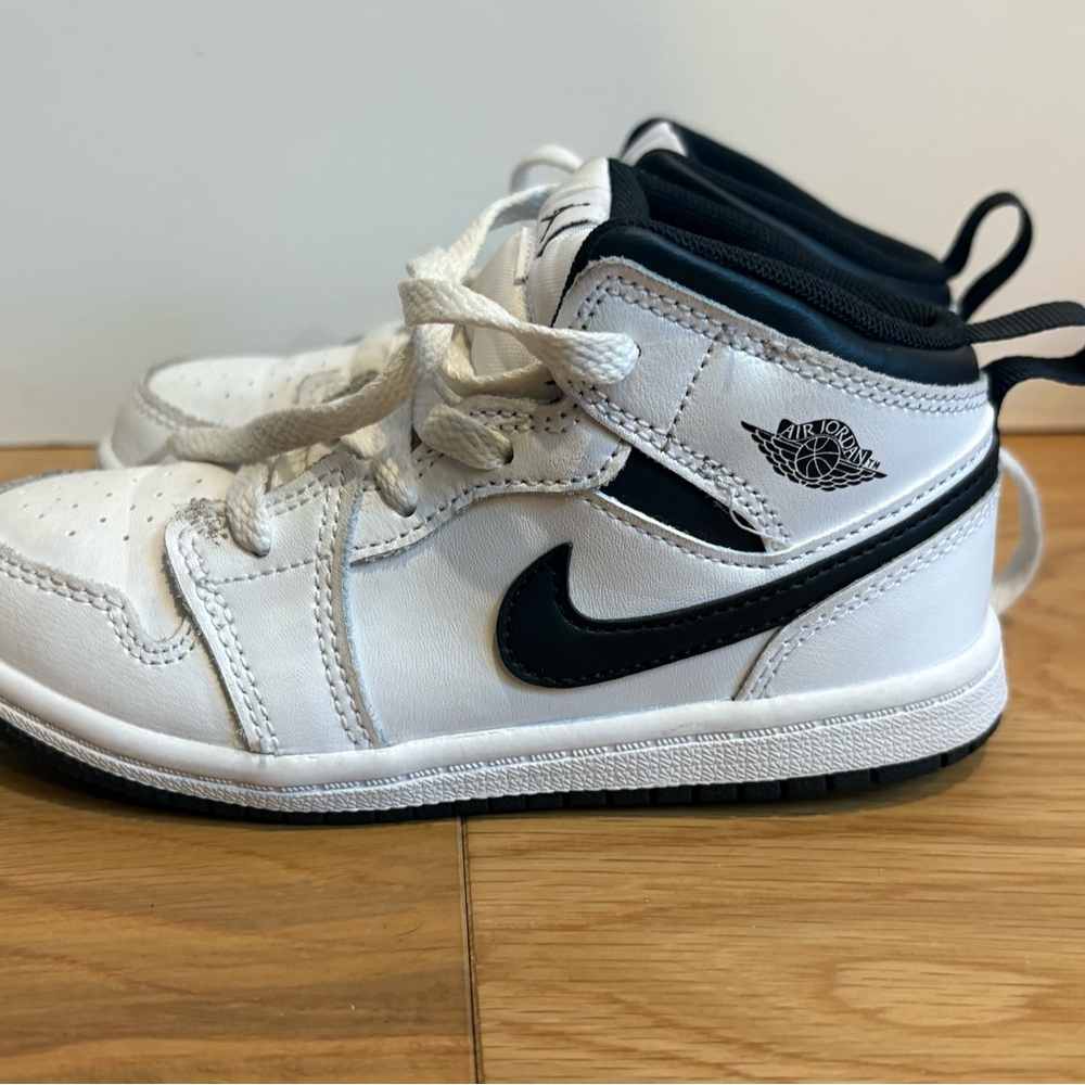 Nike Air Jordan 1 Mid SE (Toddler Size 10C) White/Black